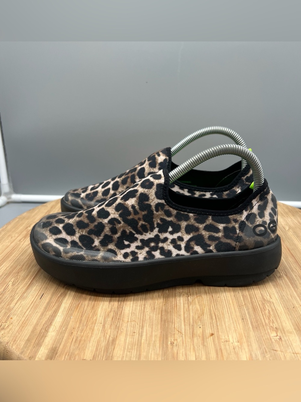Oofos Oomg 4 Huali Low Women's 7.5 Comfort Slip On Shoes Leopard Print Brand New